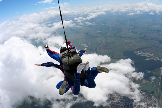 Les parachutistes en tandem