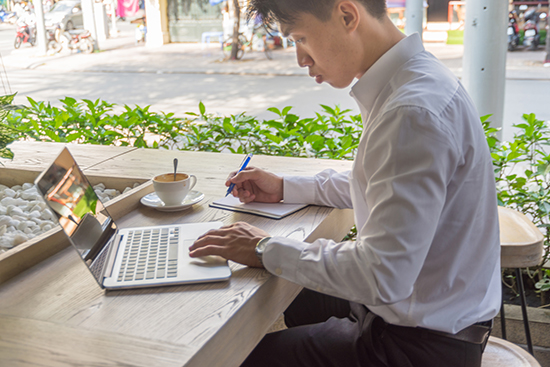 Man working on a laptop in a cafe