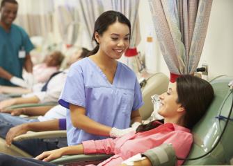 who makes more money a medical assistant or a phlebotomist