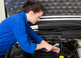 What does a mobile mechanic do?