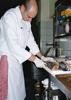 Food Preparation Workers : Occupational Outlook Handbook: : U.S. Bureau of  Labor Statistics