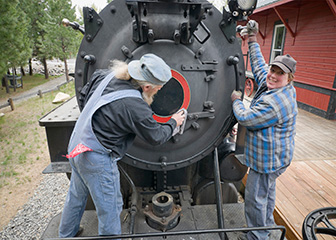 Heavy vehicle and mobile equipment service technicians