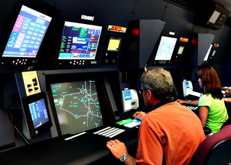 how much money does air traffic controllers make a week