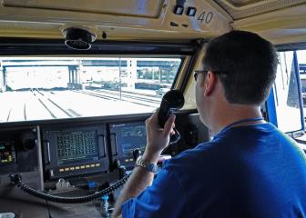 how much money does an amtrak conductor make